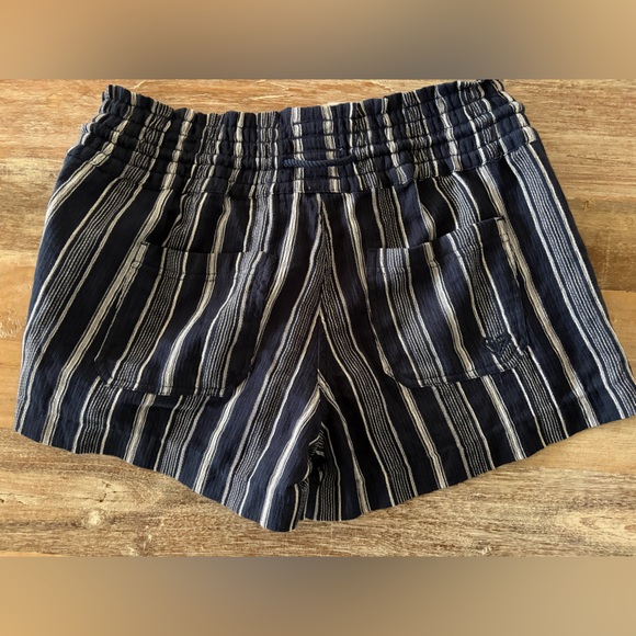 Roxy Oceanside Yarn Dyed Navy and White Striped Shorts, Size Medium NWT - Picture 2 of 10
